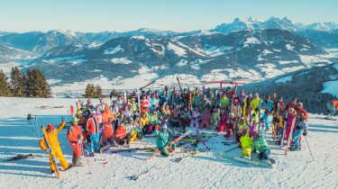 Retro-Skitag im Skigebiet St. Johann in Tirol