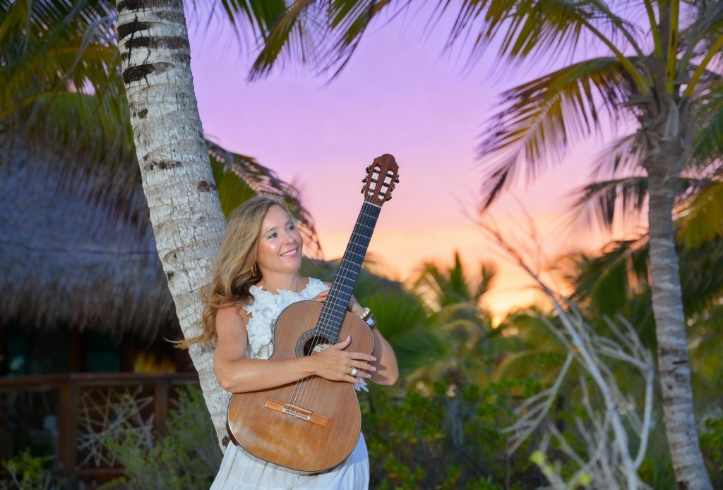 Julia Malischnig, Die österreichische Gitarristin und Organisatorin der La Guiterra Erl Festspiele