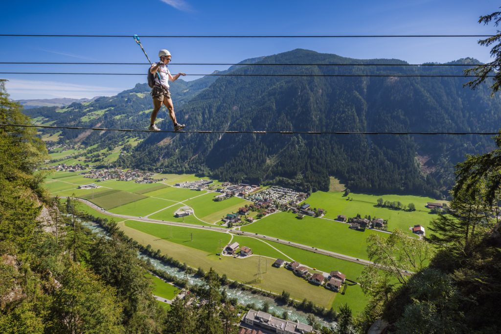 Die neue Himmelsbrücke im Zillertal endet direkt beim Gasthaus Zimmereben