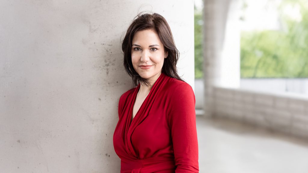 Birgit Birnbacher liest am 9. Mai im Alten Widum in Achenkirch aus ihrem neuen Roman "Sie wollen uns erzählen".