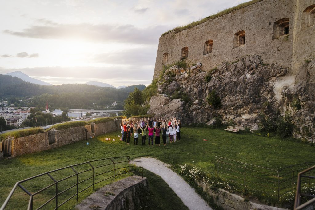 Yogis auf der Festung Kufstein