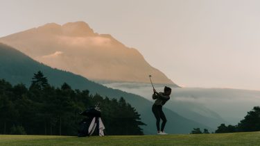 Spielgenuss mitten in den Alpen. Golf in Tirol