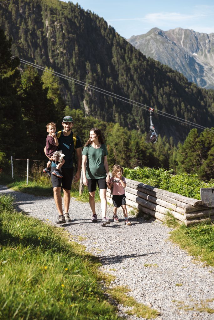 Gemeinsam die Tiroler Berge erleben dank der Tiroler Sommerbergbahnen