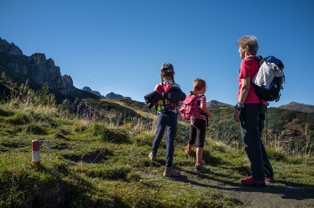 Wandern mit Oma Richtung Birgitzköpflhütte