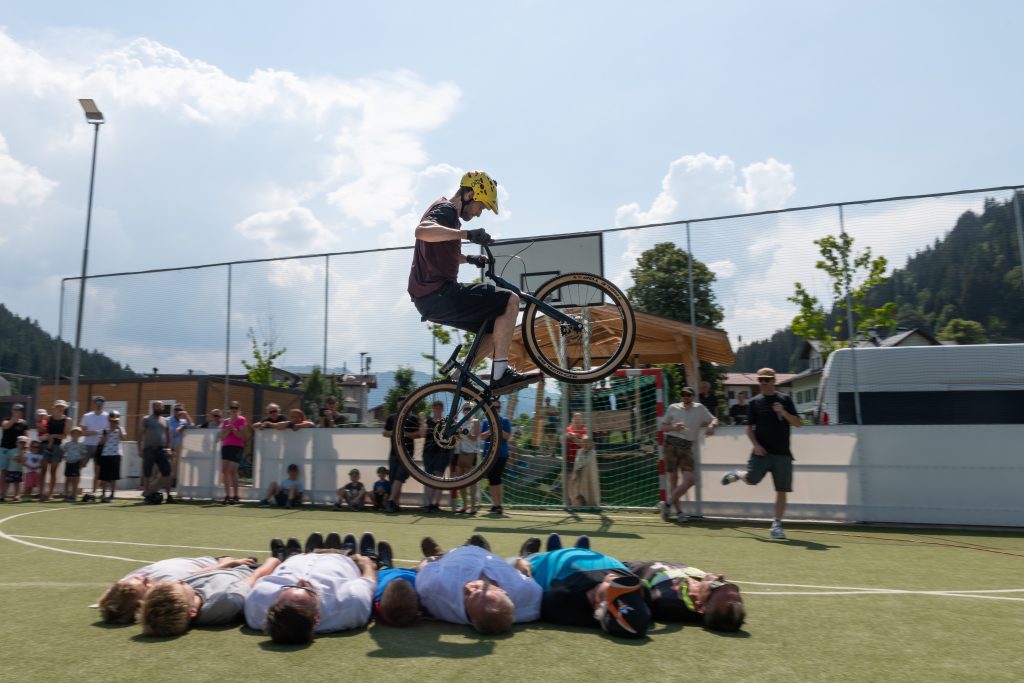 Stefan Eberharter begeisterte das Publikum mit seiner MTB-Show im Familienpark Drachental.