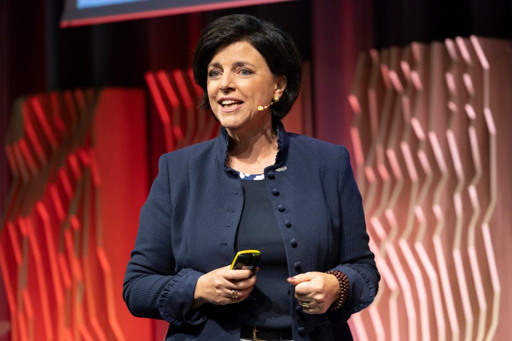 Tirol Werbung-Geschäftsführerin Karin Seiler präsentierte in ihrem Beitrag aktuelle Unternehmensprojekte, die insbesondere auf einen ausgeglichenen Ganzjahrestourismus einzahlen.