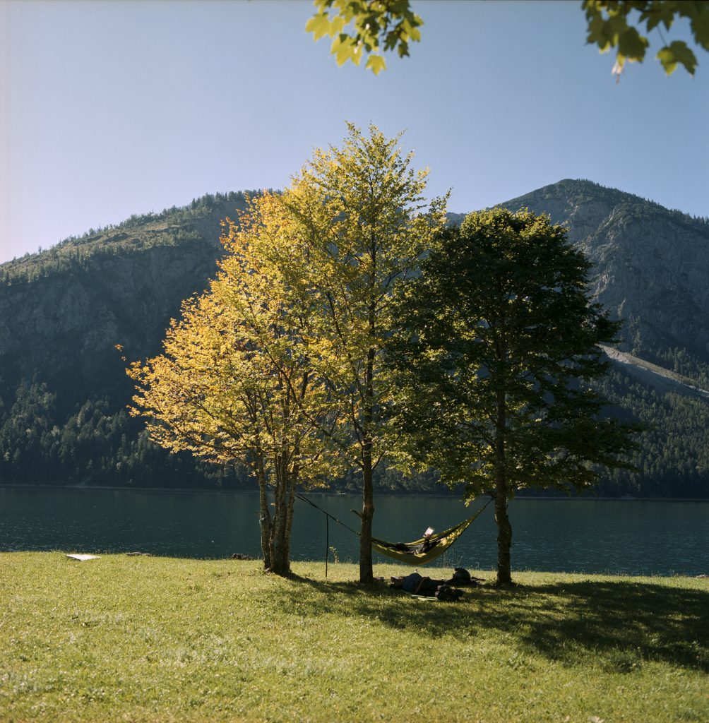 Die Ruhe genießen: Hier am Plansee in der Naturparkregion Reutte