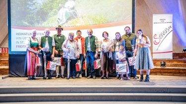 Die Protagonisten und Protagonistinnen der Heimatleuchten-Folge bei der Vorpremiere
