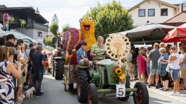 Kirchberger Blumencorso (c) TVB Kitzbüheler Alpen-Brixental, Fotograf Stefan Ringler