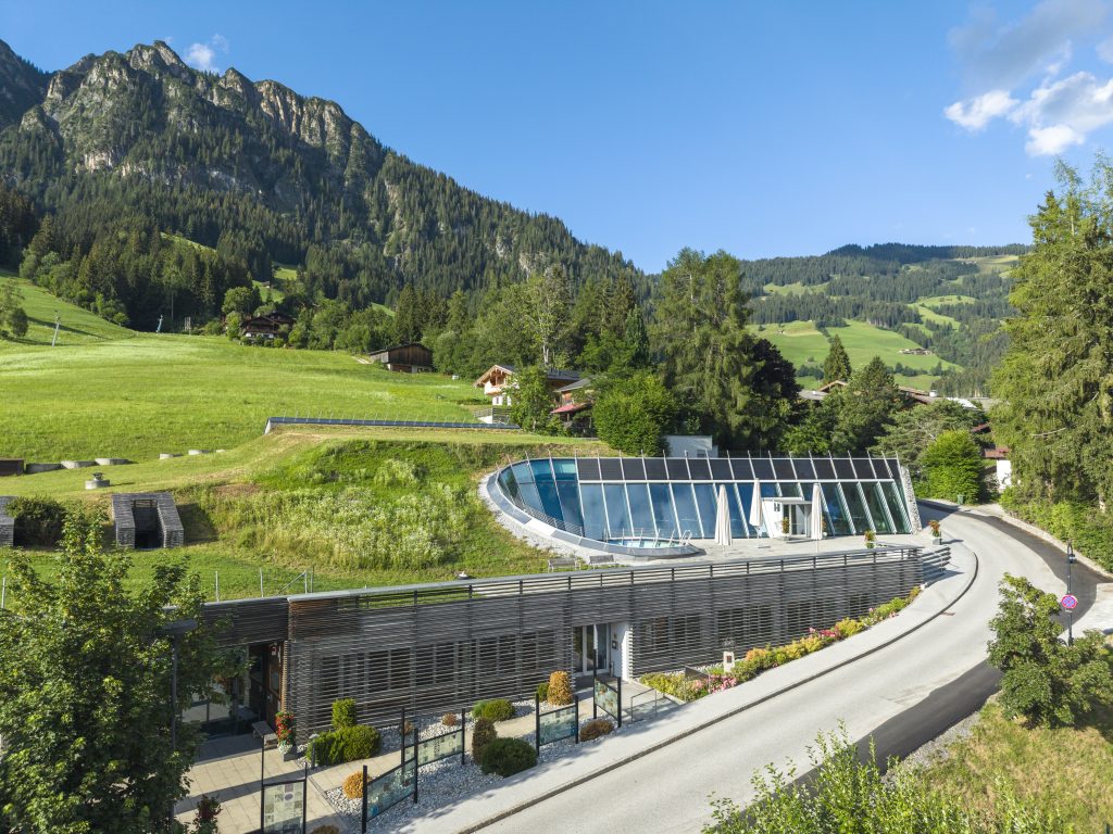 Eindrucksvolle Architektur des Congress Centrums Alpbach